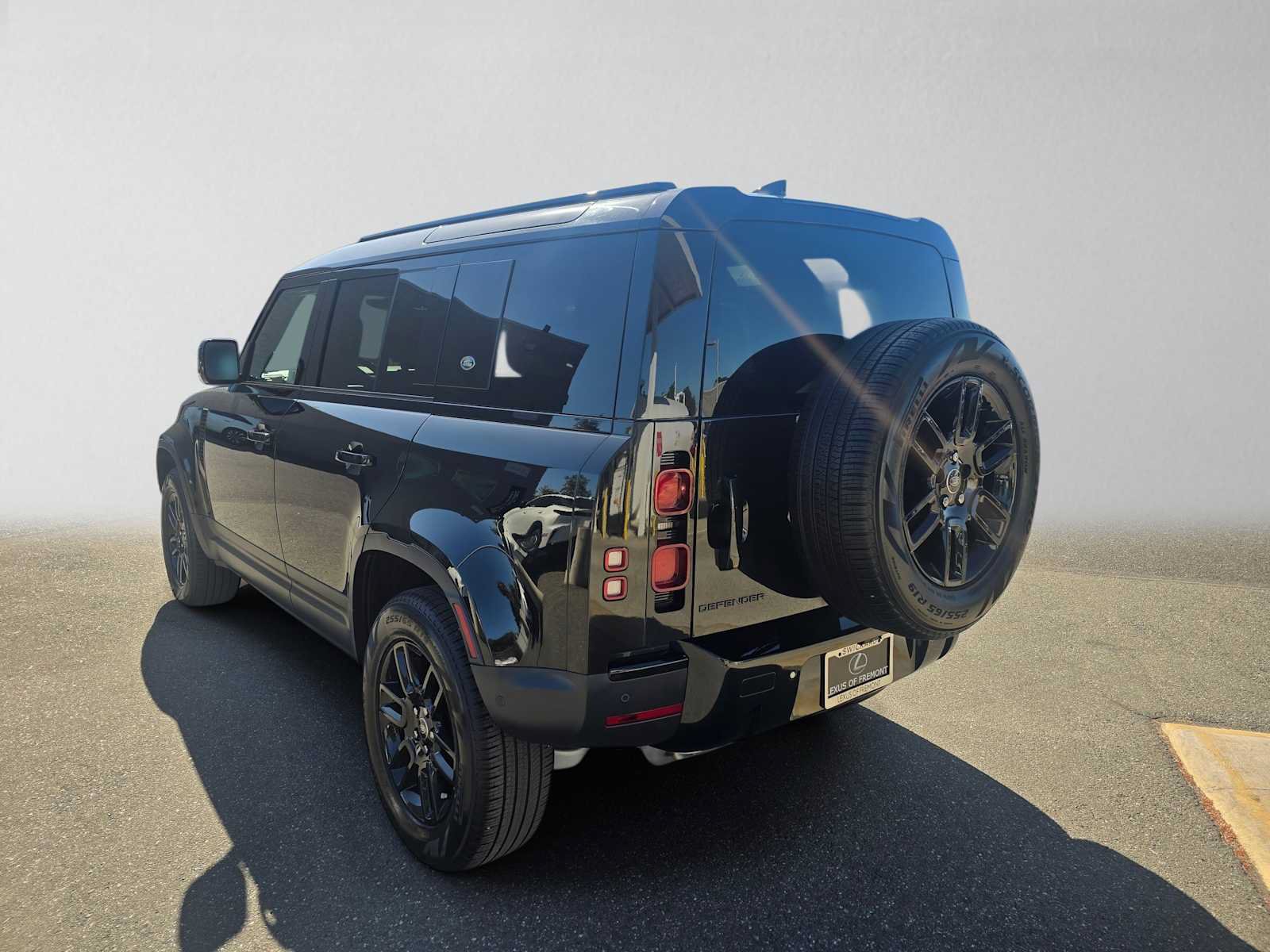 Used 2023 Land Rover Defender 110 S AWD/4WD image 5