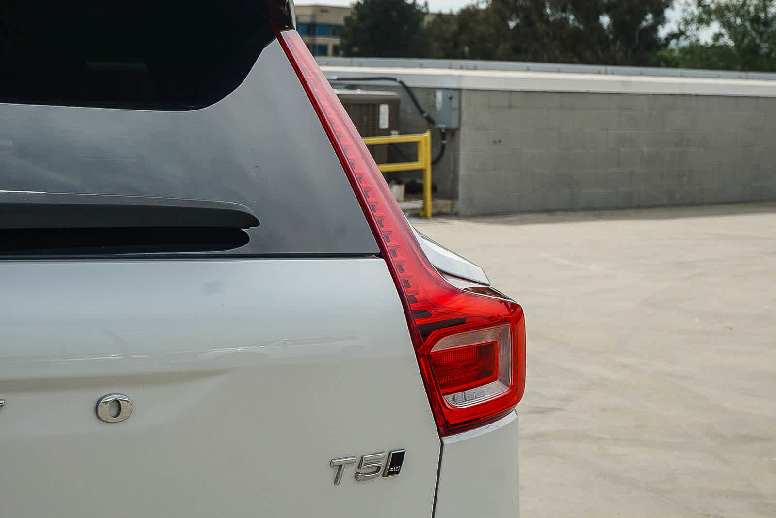 Used 2022 Volvo XC40 T5 Inscription w/ Advanced Package image 12