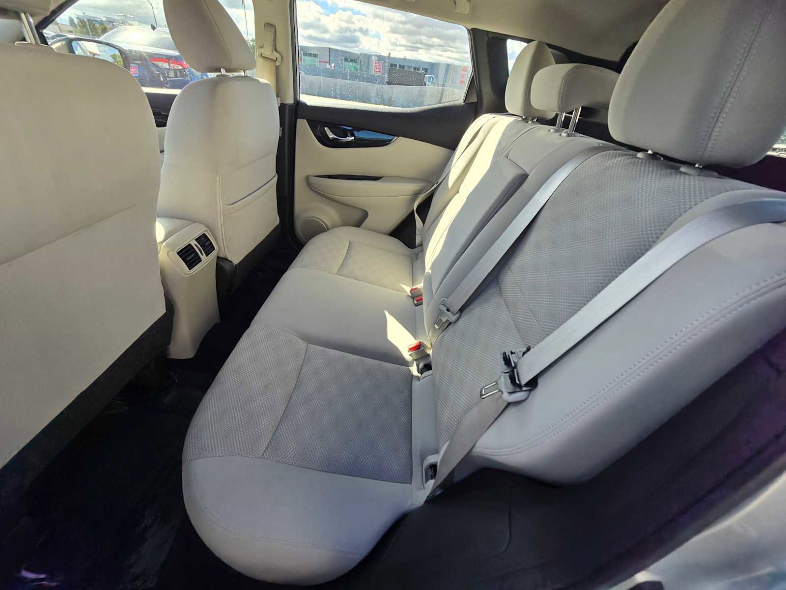 Used 2018 Nissan Rogue Sport SV image 19