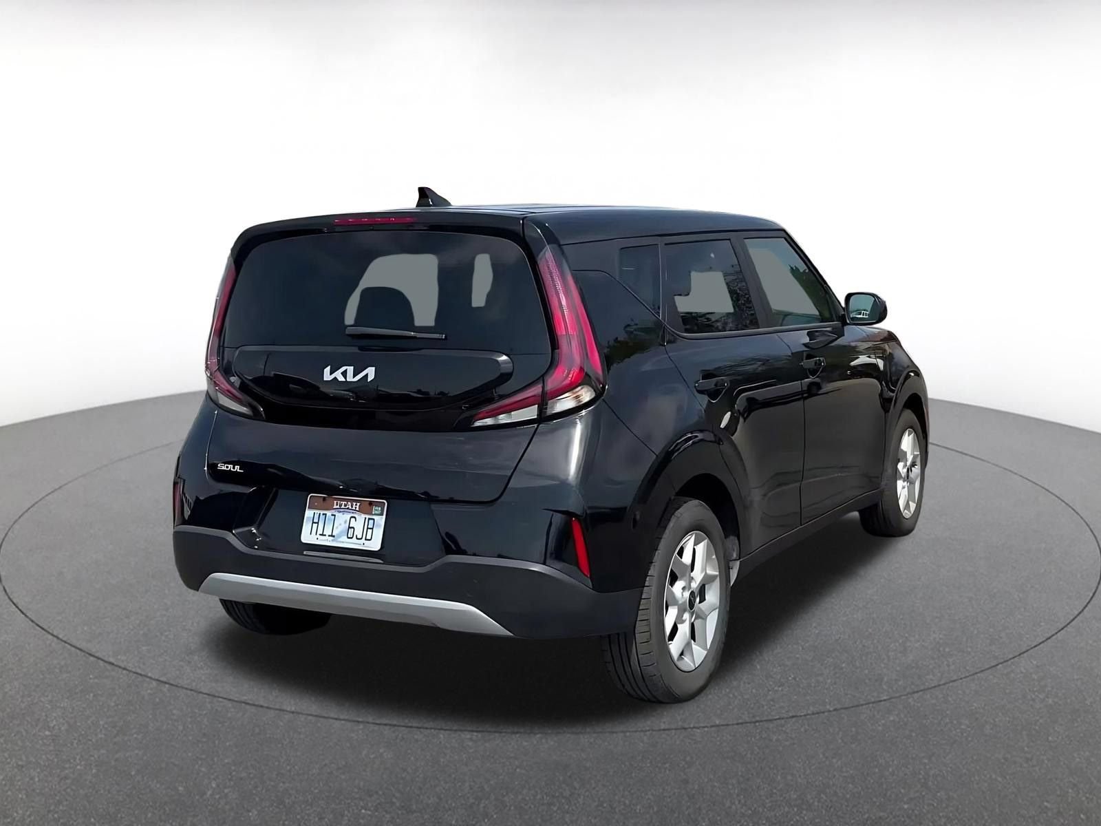 Used 2025 Kia Soul LX w/ LX Technology Package FWD image 13