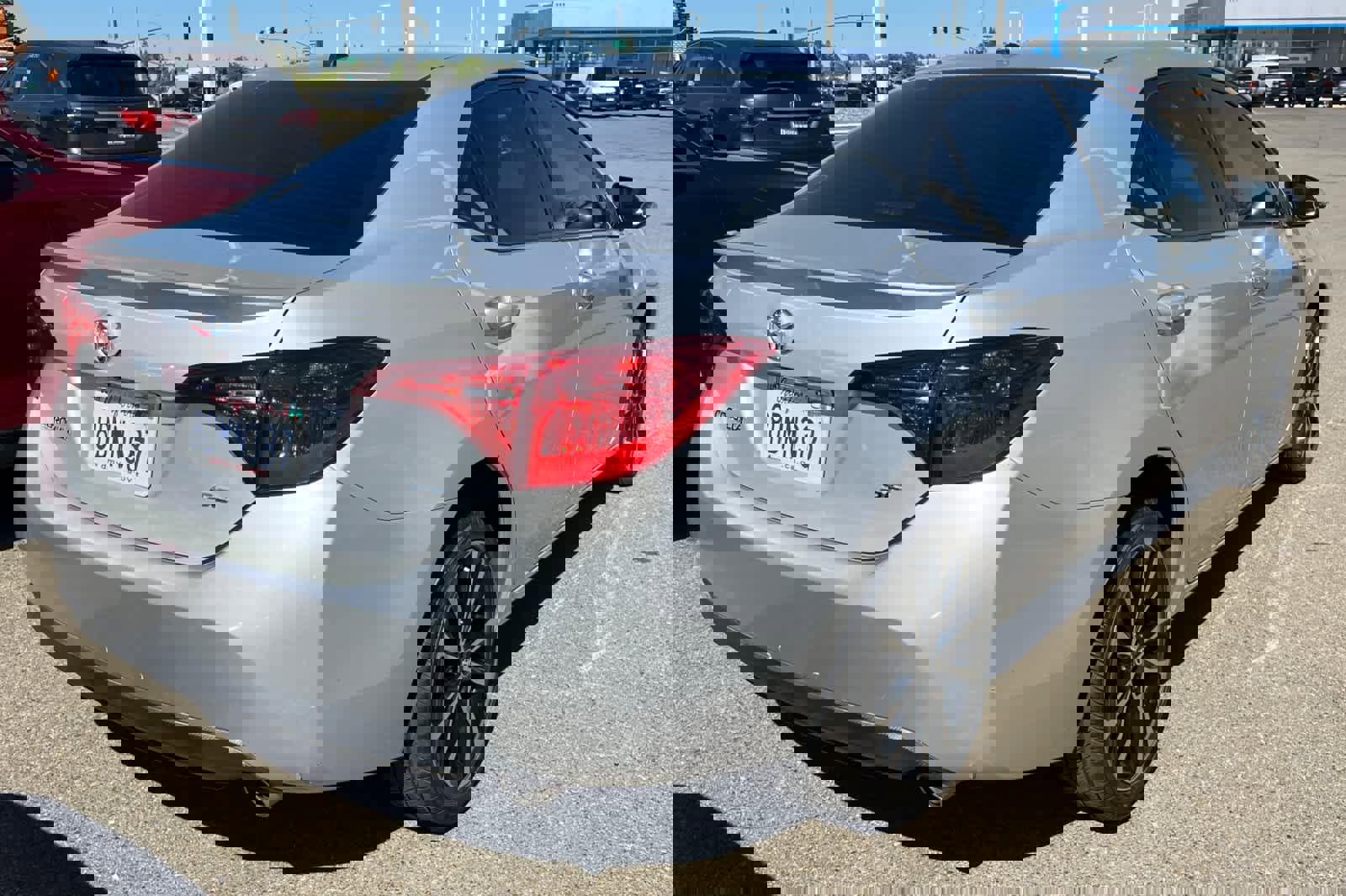 Used 2017 Toyota Corolla SE w/ SE Premium Package image 4