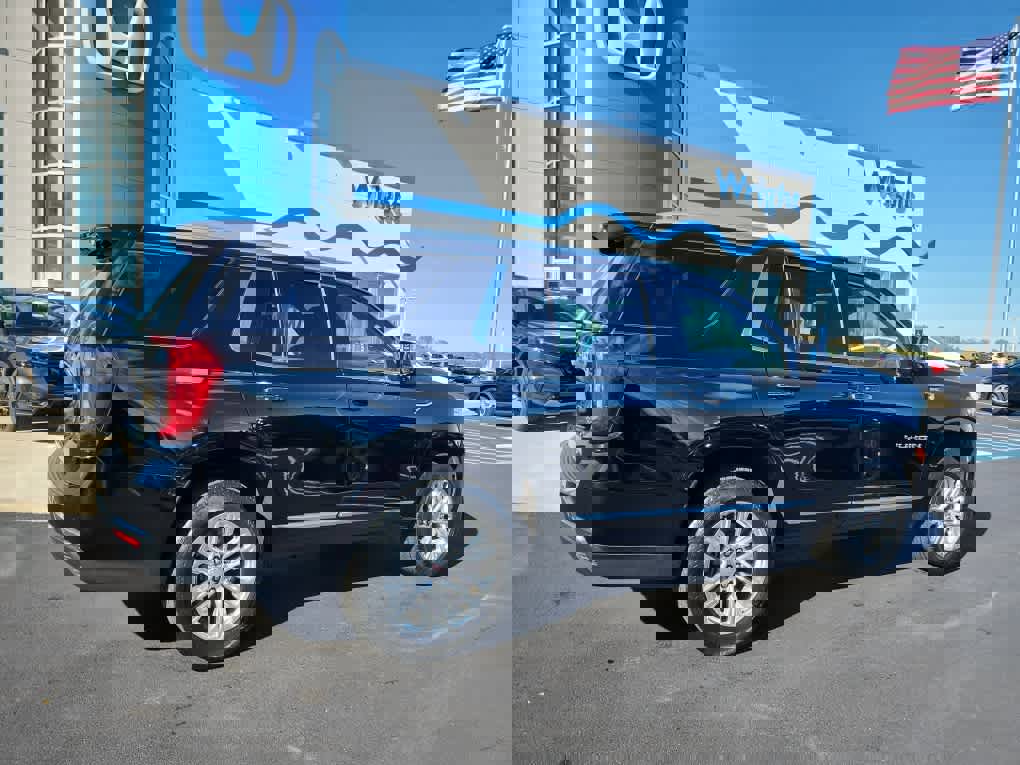 Used 2022 GMC Yukon SLT w/ SLT Luxury Package image 2