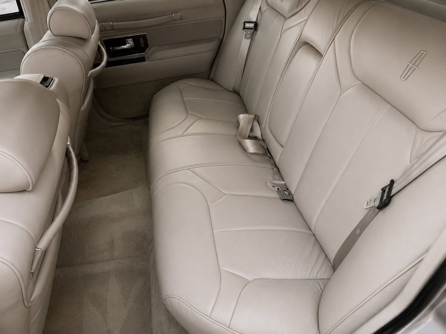 Used 1992 Lincoln Town Car Signature RWD image 10