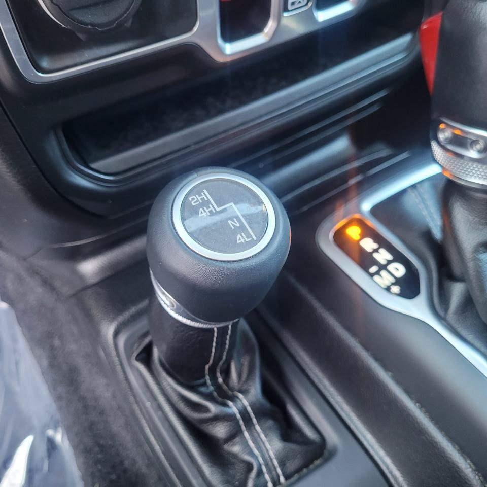 Used 2018 Jeep Wrangler Unlimited Sahara AWD/4WD image 22