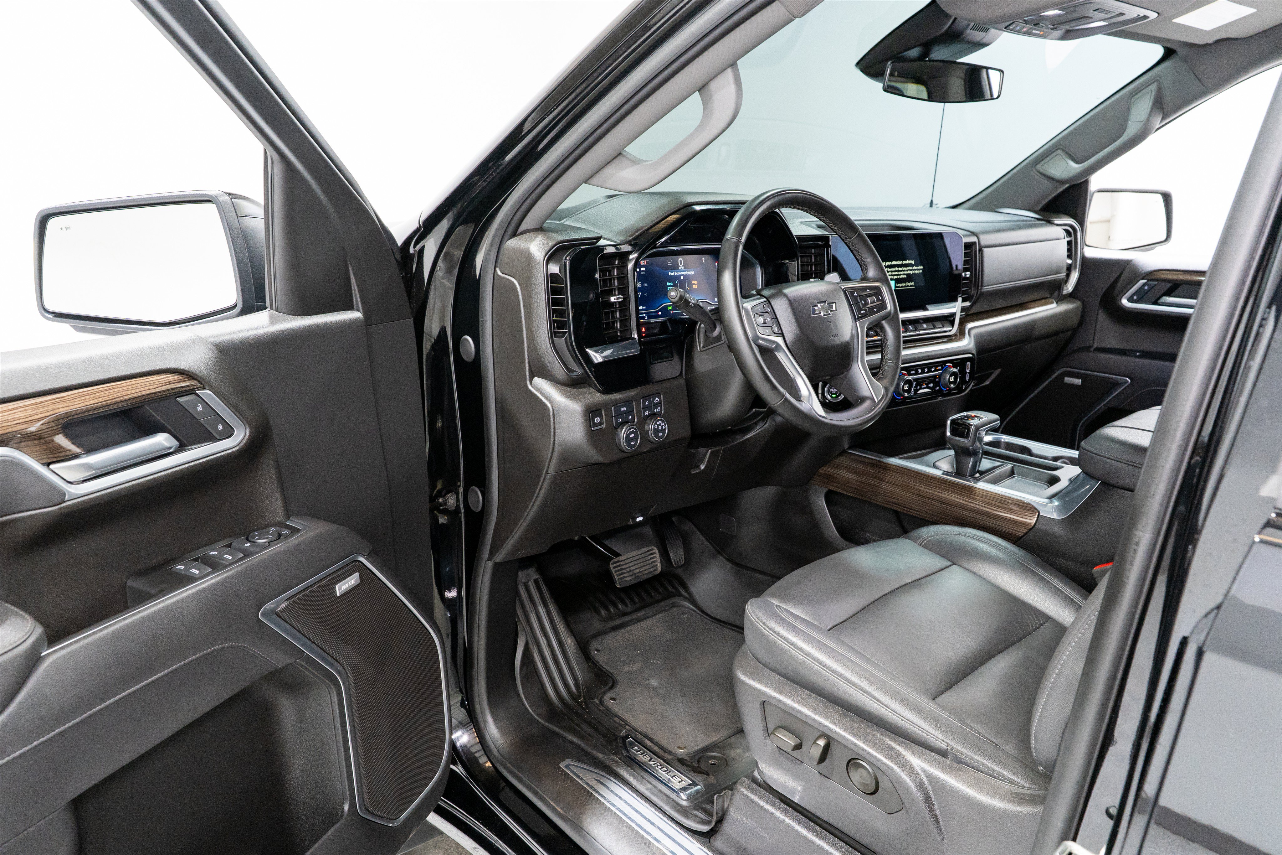 Used 2025 Chevrolet Silverado 1500 RST AWD/4WD image 13