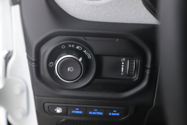 Used 2025 Jeep Wrangler Unlimited Sahara w/ Safety Group image 18