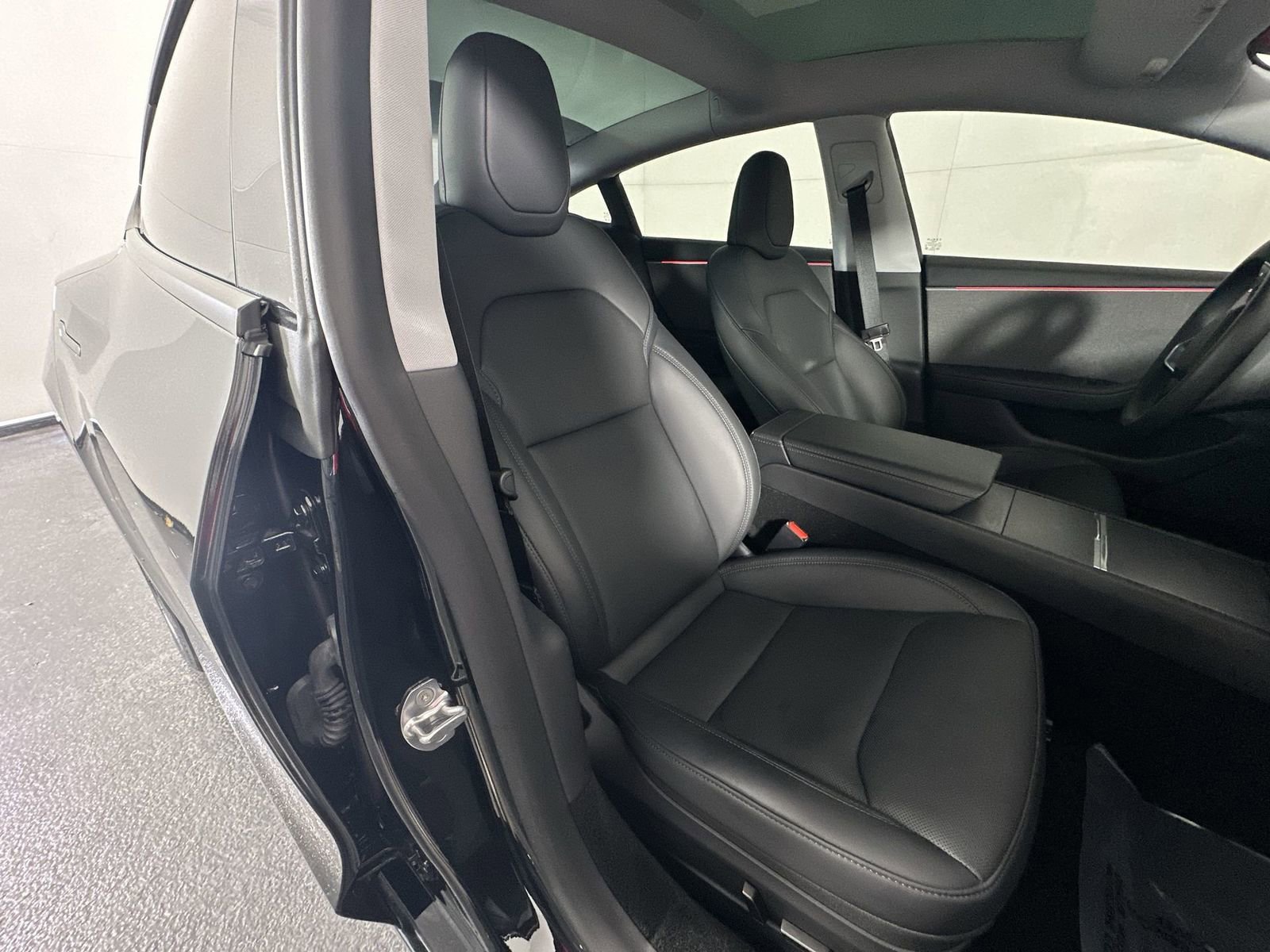 Used 2025 Tesla Model 3 Long Range image 31