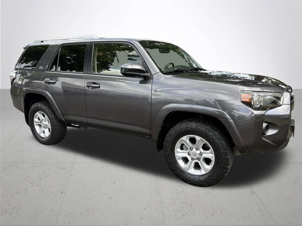Used 2018 Toyota 4Runner SR5 AWD/4WD image 4