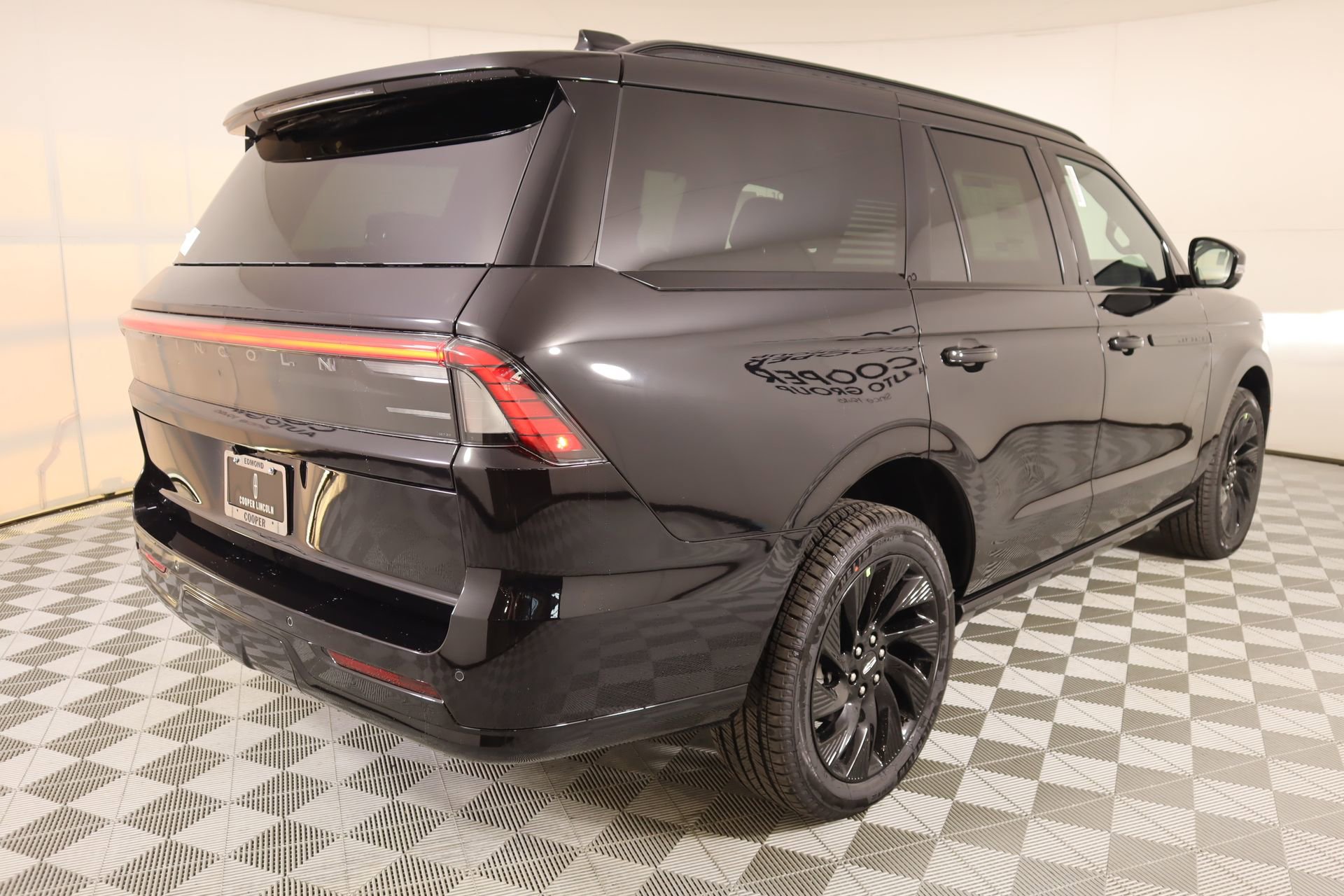 New 2026 Lincoln Navigator Reserve image 22