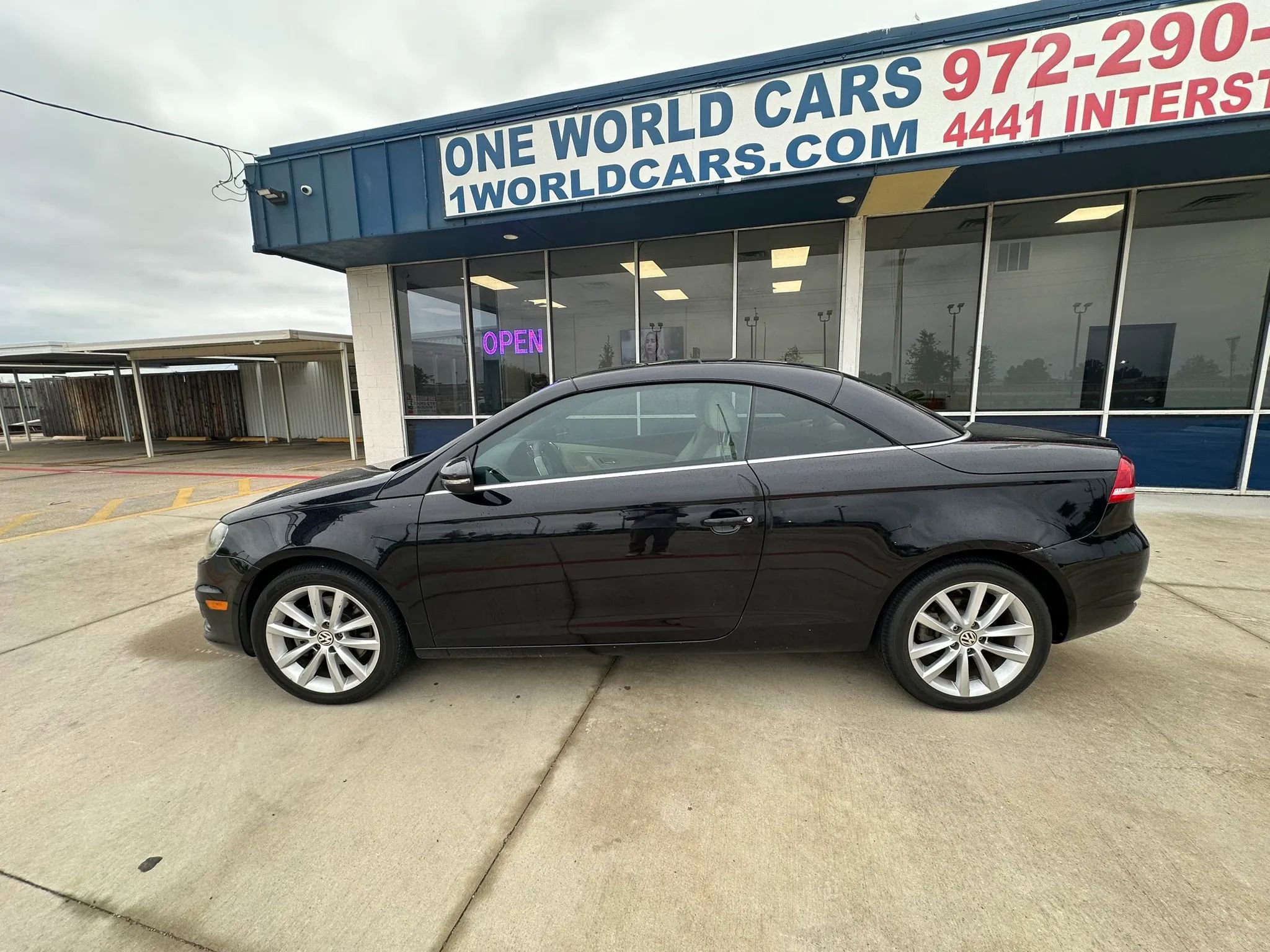 Used 2015 Volkswagen Eos Komfort FWD image 2