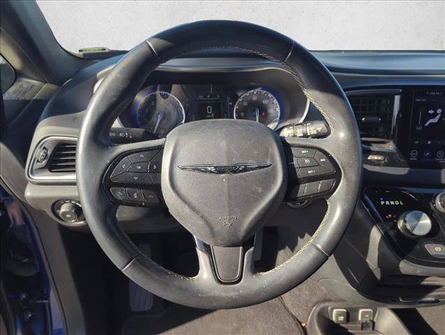Used 2018 Chrysler Pacifica Touring-L image 13
