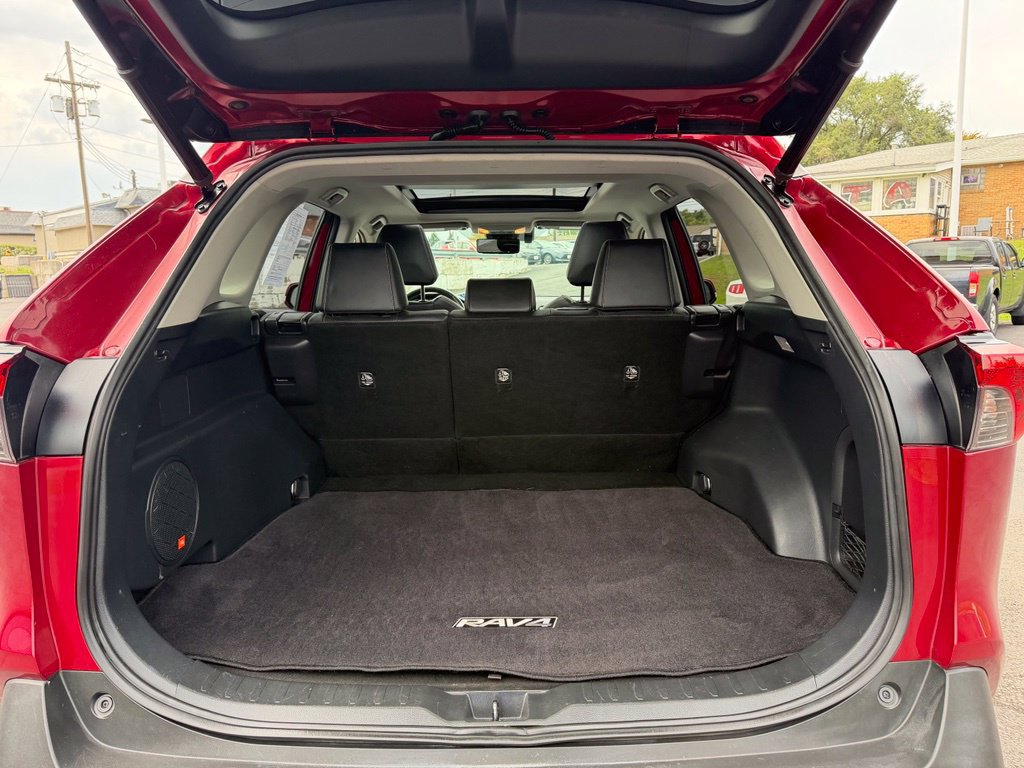 Used 2019 Toyota RAV4 Limited AWD/4WD image 16