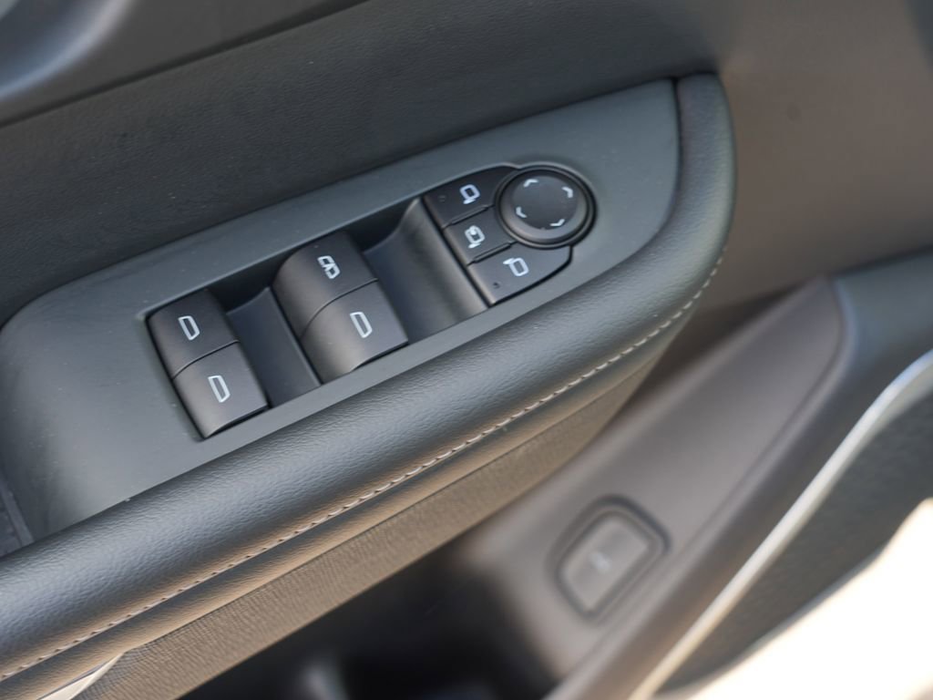 Used 2025 Buick Enclave Preferred AWD/4WD image 17