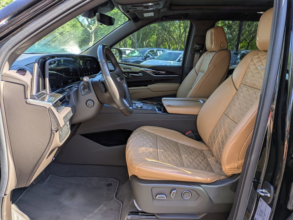 Used 2021 Cadillac Escalade ESV Premium Luxury AWD/4WD image 21