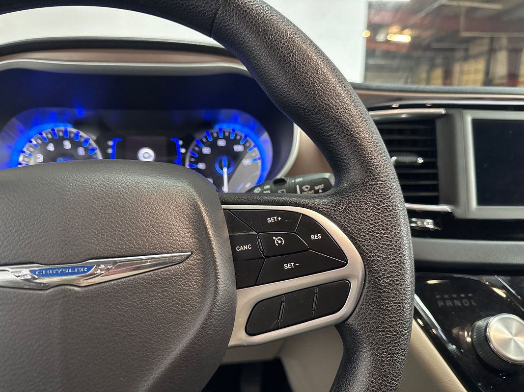 Used 2020 Chrysler Voyager Lxi image 13