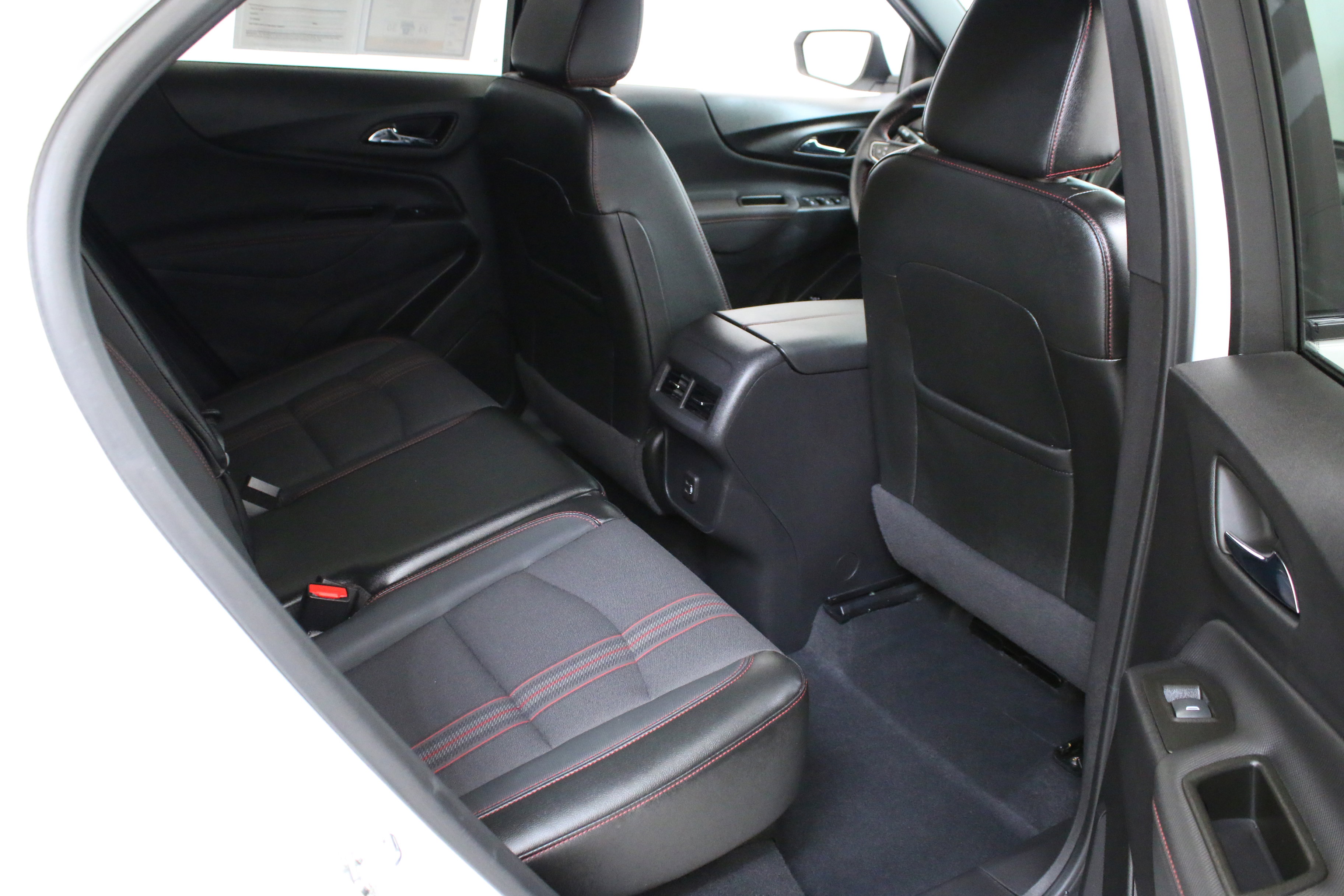 Used 2023 Chevrolet Equinox RS AWD/4WD image 28