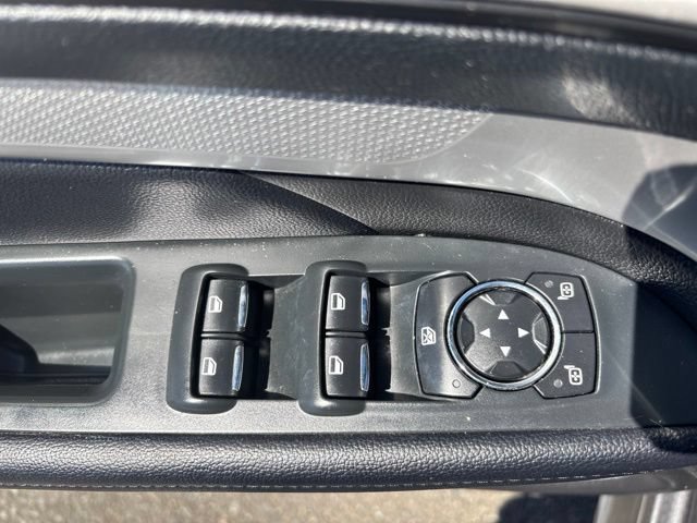 Used 2017 Ford Explorer XLT w/ Equipment Group 202A AWD/4WD image 12