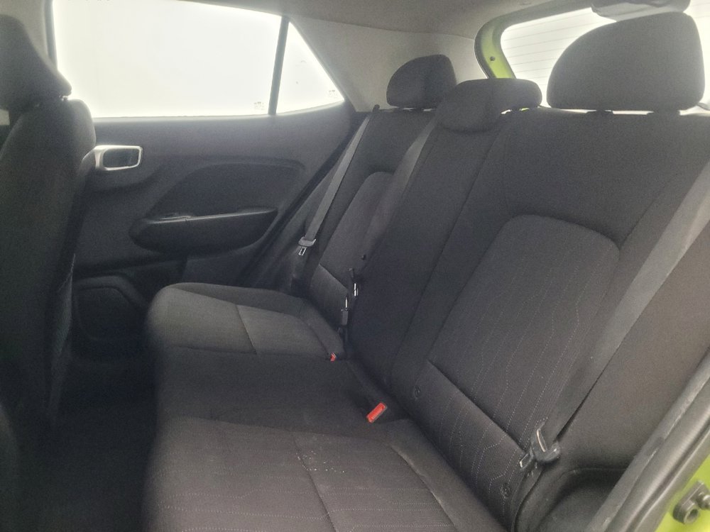 Used 2021 Hyundai Venue SEL image 18