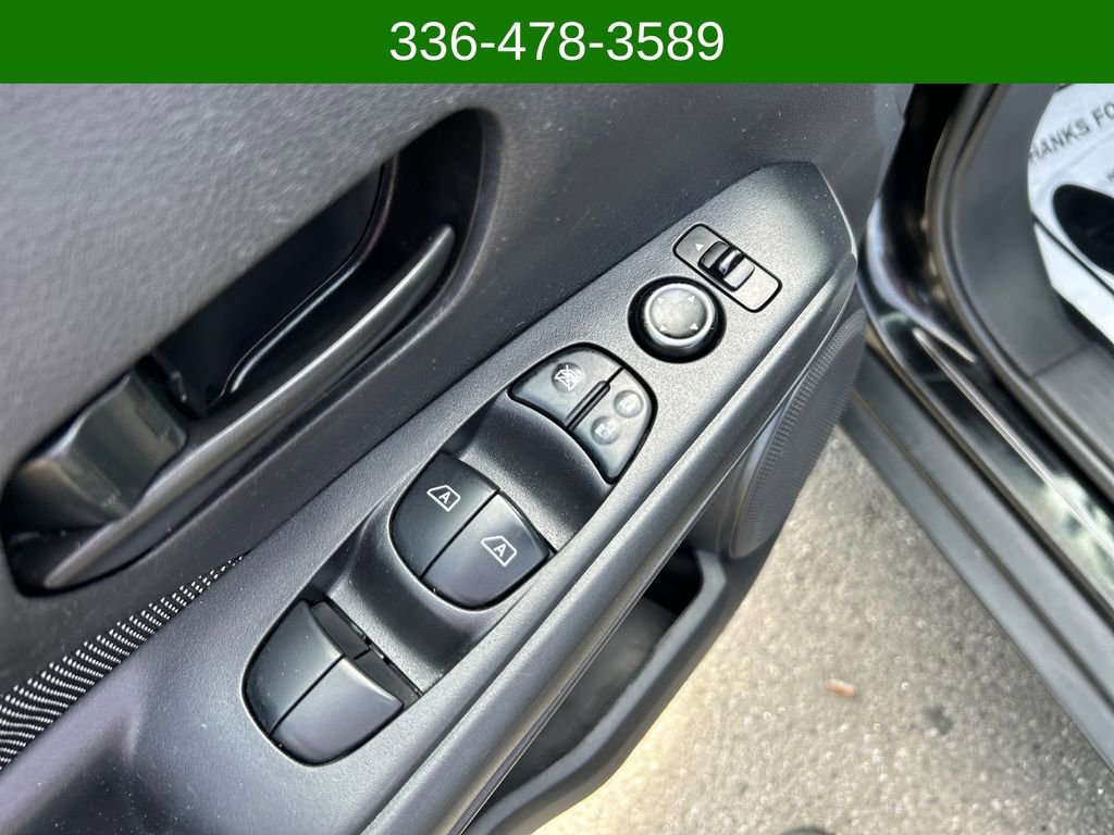 Used 2020 Nissan Kicks S FWD image 11