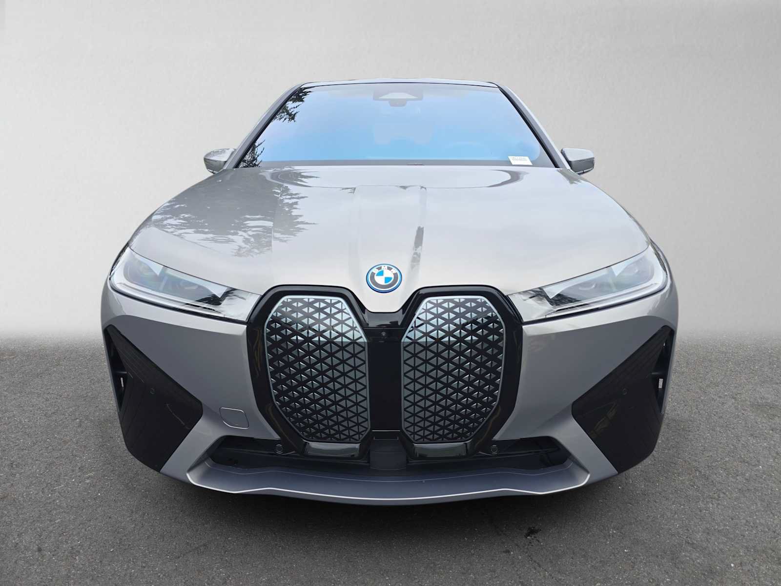 Used 2023 BMW iX xDrive50 w/ Sport Package AWD/4WD image 8