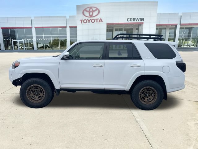 Used 2018 Toyota 4Runner SR5 Premium AWD/4WD image 2