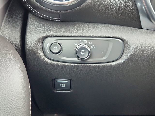 Used 2023 Chevrolet Blazer LT image 36