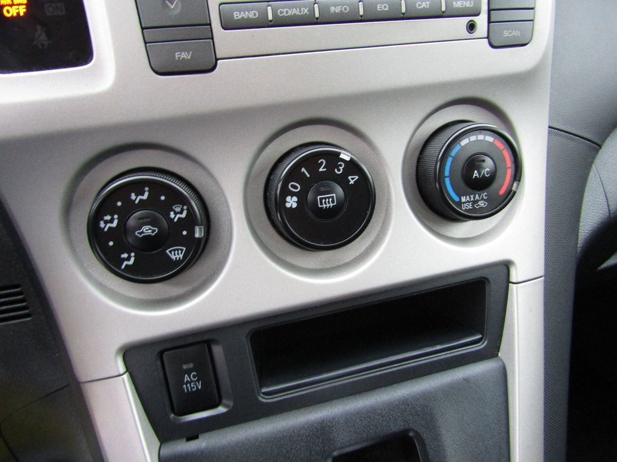 Used 2009 Pontiac Vibe w/ Sun And Sound Package image 13