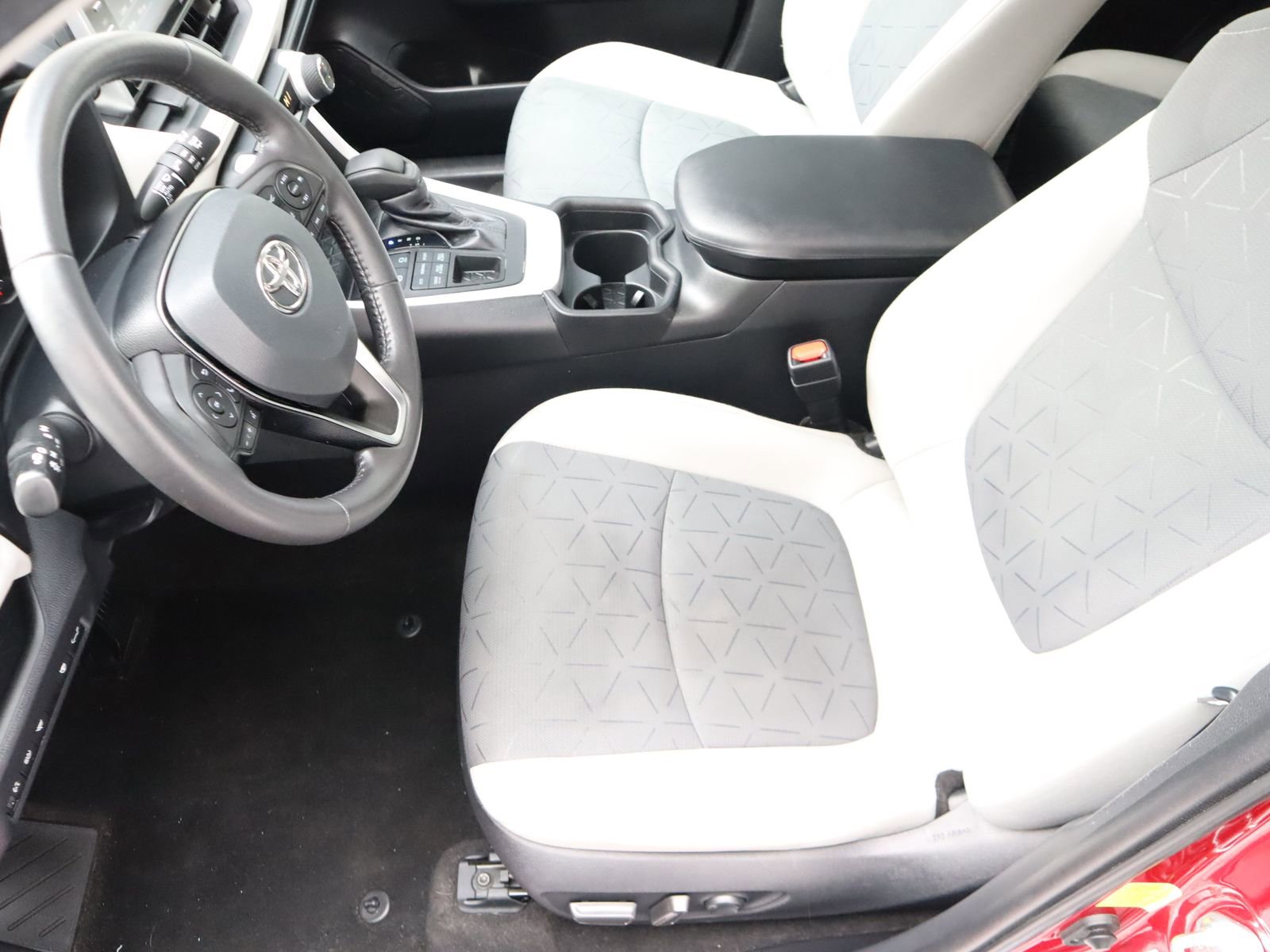 Used 2021 Toyota RAV4 XLE w/ Convenience Package AWD/4WD image 23