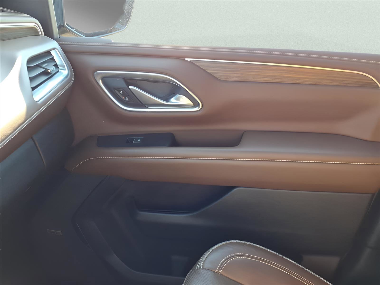 Used 2021 Chevrolet Suburban High Country w/ Premium Package image 24