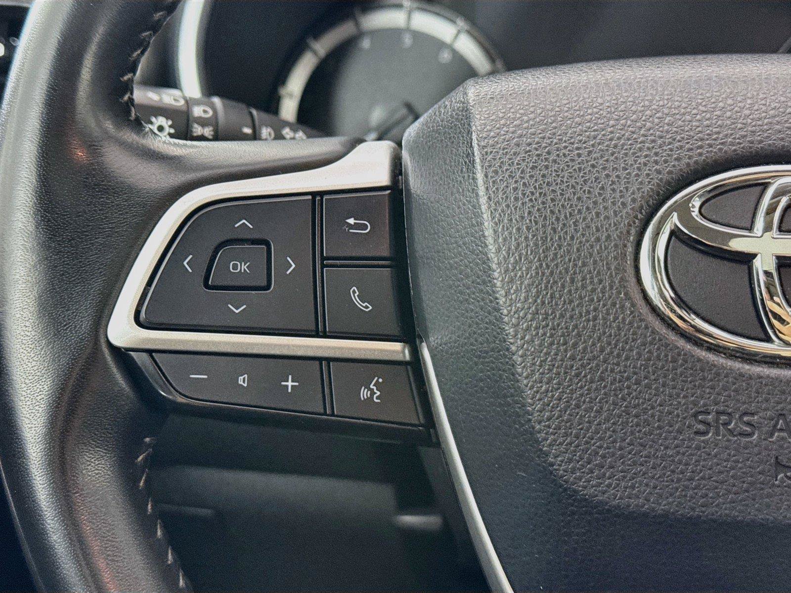 Used 2024 Toyota Highlander XLE AWD/4WD image 18