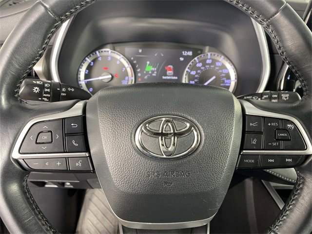 Used 2022 Toyota Highlander XLE image 17