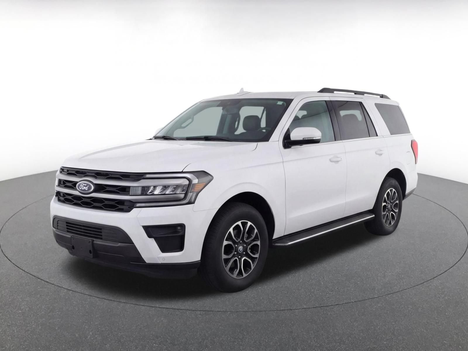Used 2023 Ford Expedition XLT RWD image 3