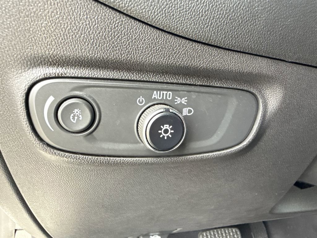 Used 2022 Chevrolet Equinox LS image 25