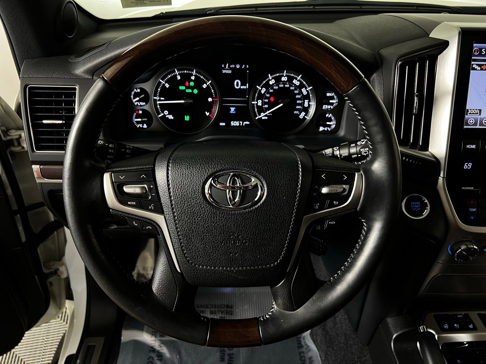Used 2018 Toyota Land Cruiser w/ Four Season Floor Mat Package AWD/4WD image 16