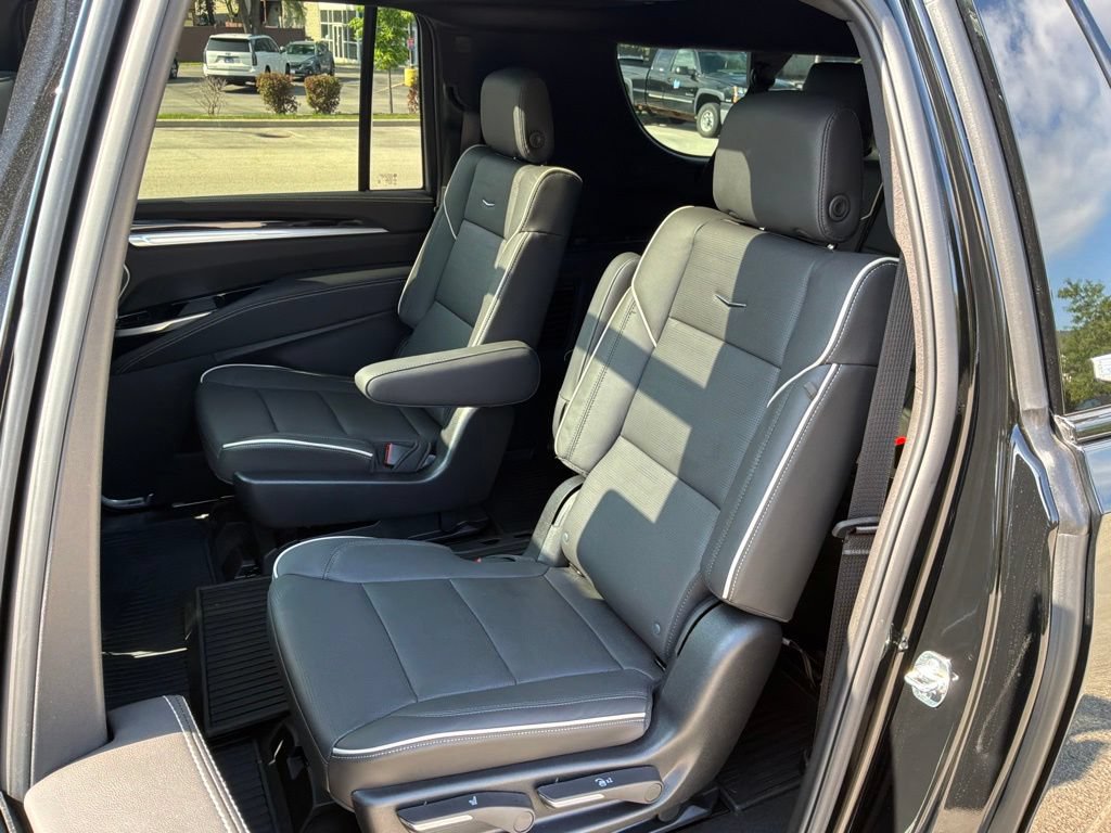New 2026 Cadillac Escalade ESV Sport w/ Touring Package AWD/4WD image 28