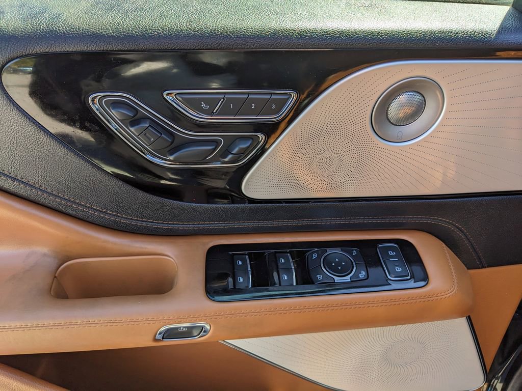 Used 2025 Lincoln Aviator Black Label AWD/4WD image 24