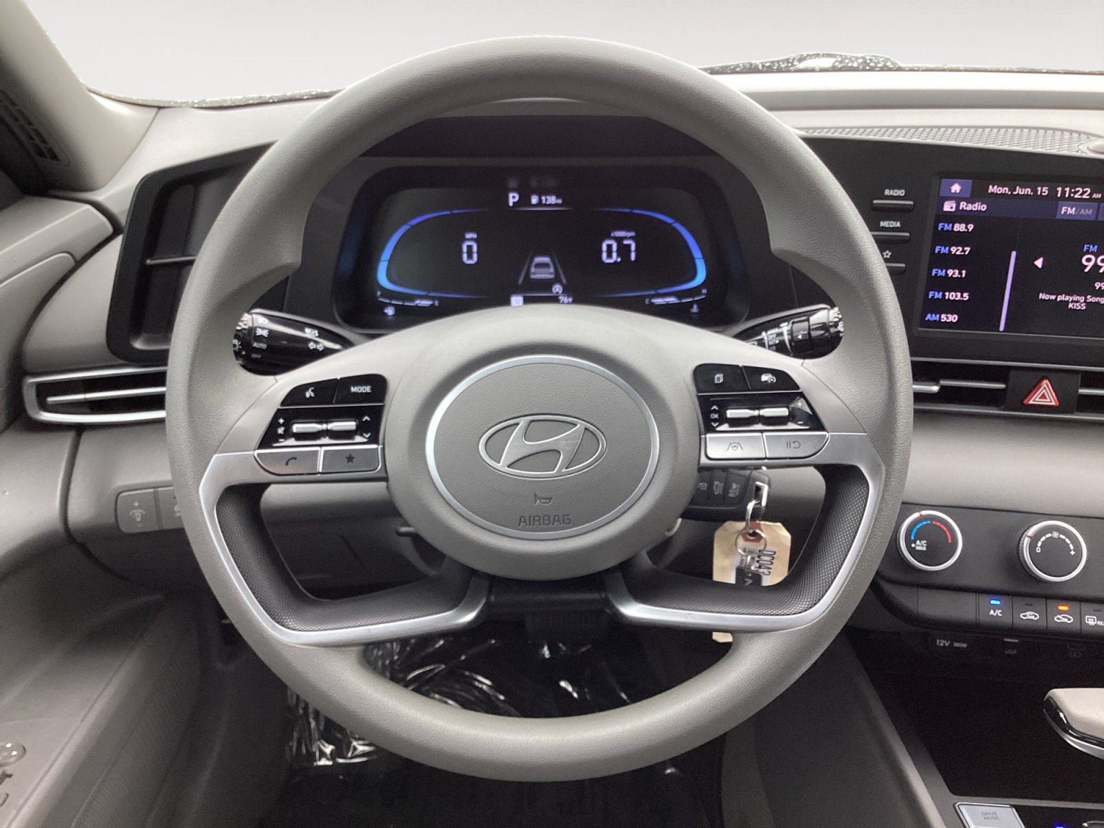 Used 2024 Hyundai Elantra SE FWD image 17
