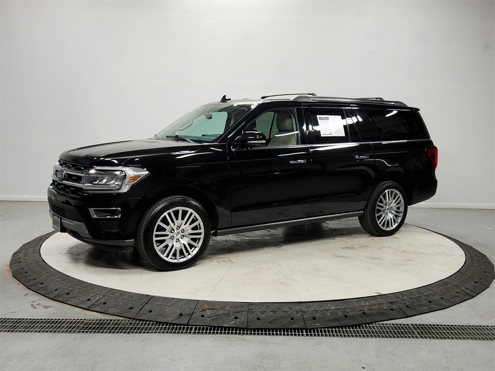 Used 2023 Ford Expedition Max Limited image 3