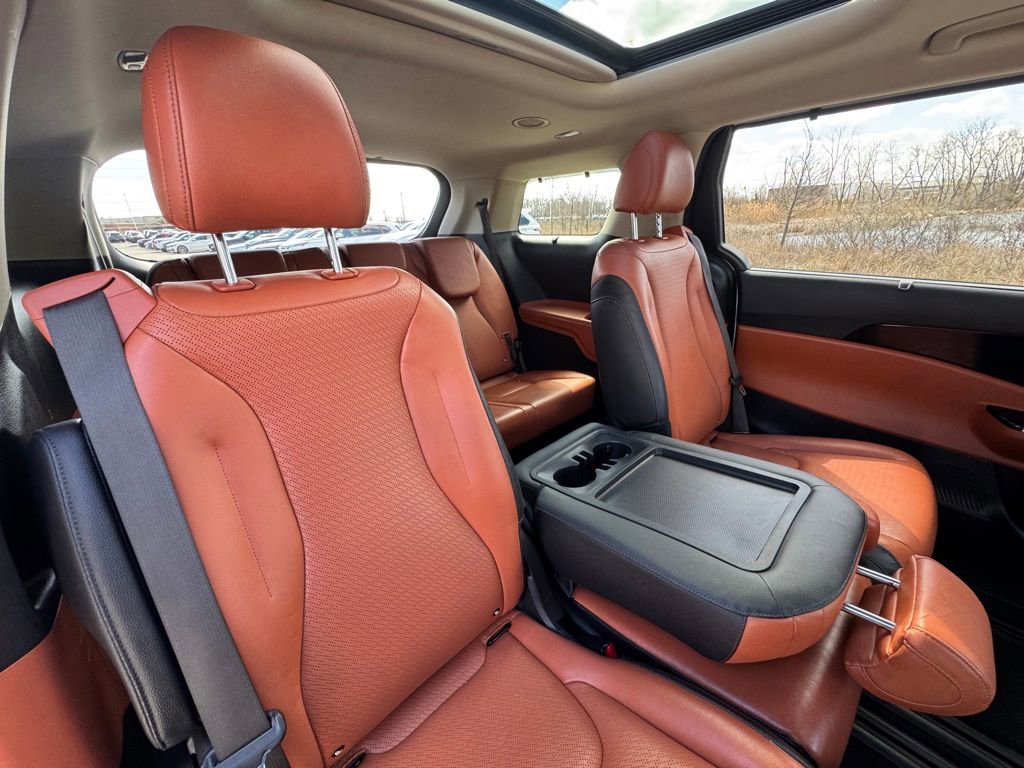 Used 2024 Kia Carnival SX Prestige image 28