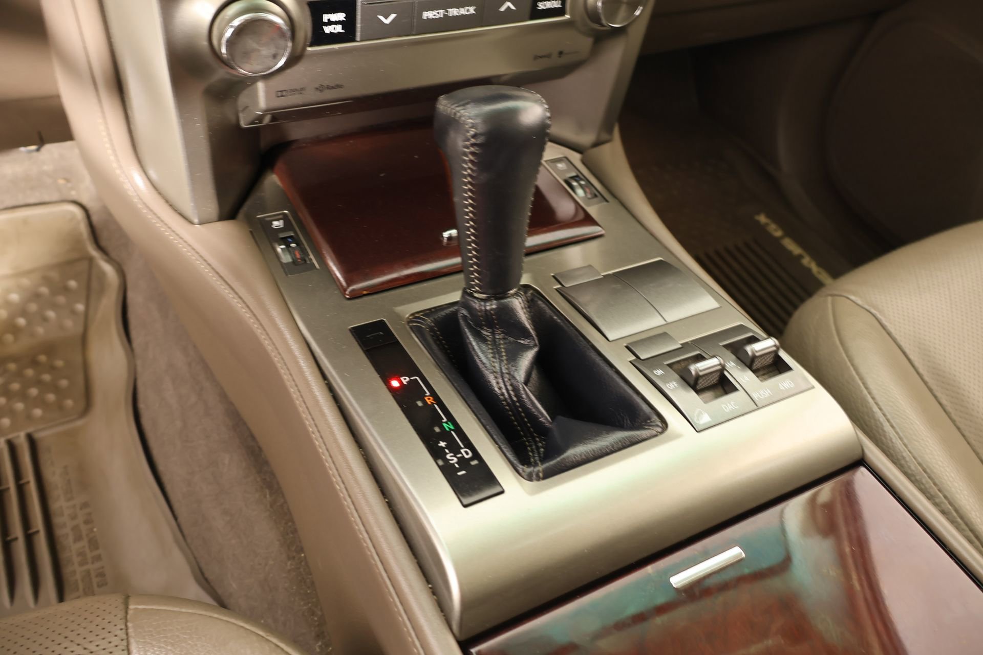 Used 2018 Lexus GX 460 Premium w/ Premium Package image 8