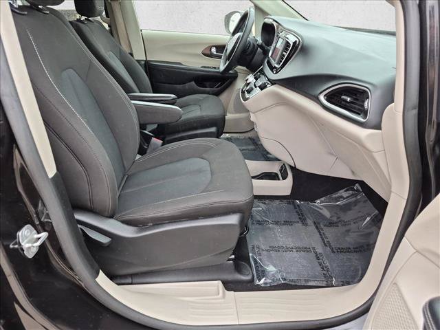 Used 2023 Chrysler Voyager LX FWD image 20
