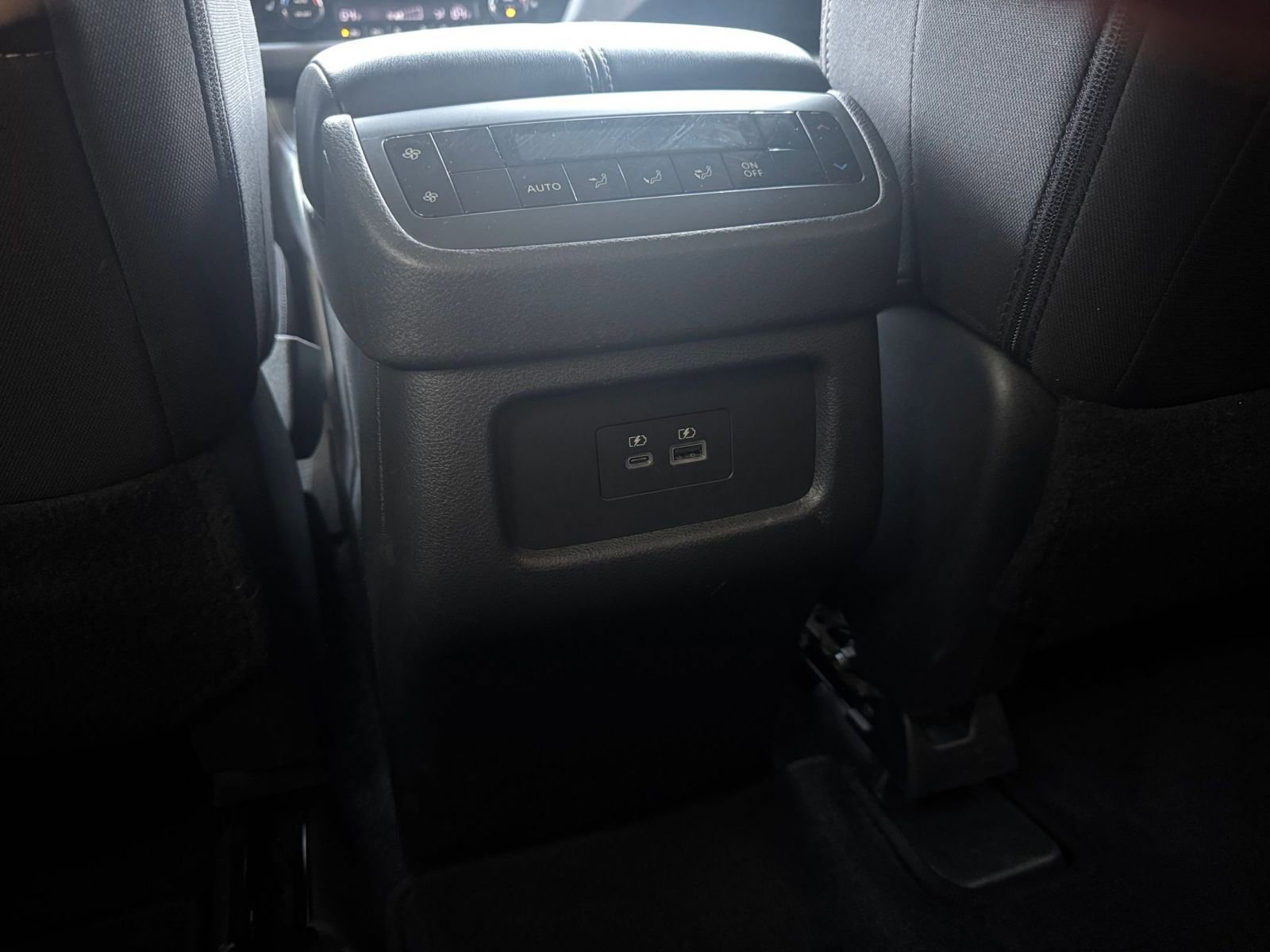 Used 2025 Nissan Pathfinder SV image 25