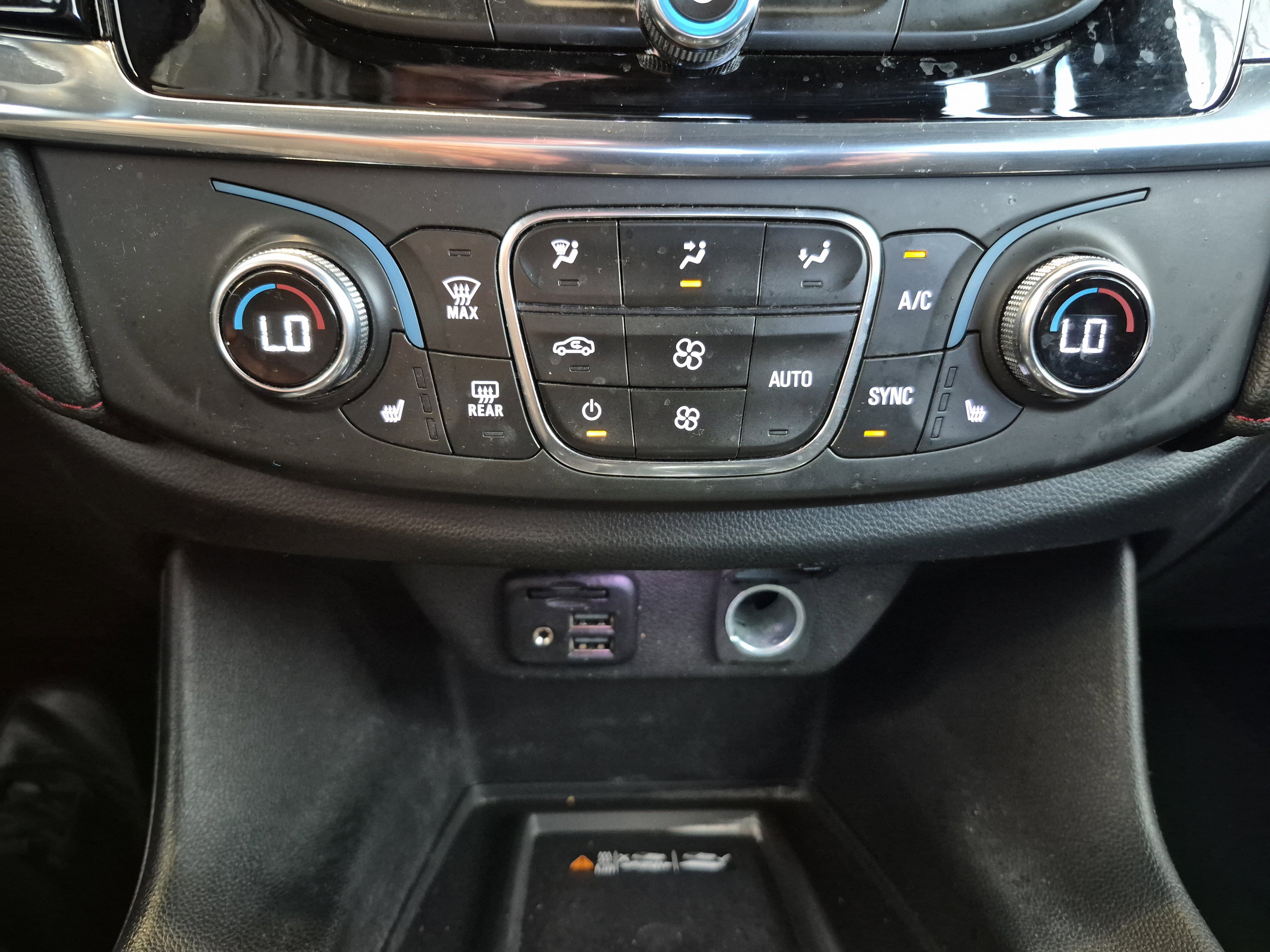 Used 2023 Chevrolet Traverse RS image 31