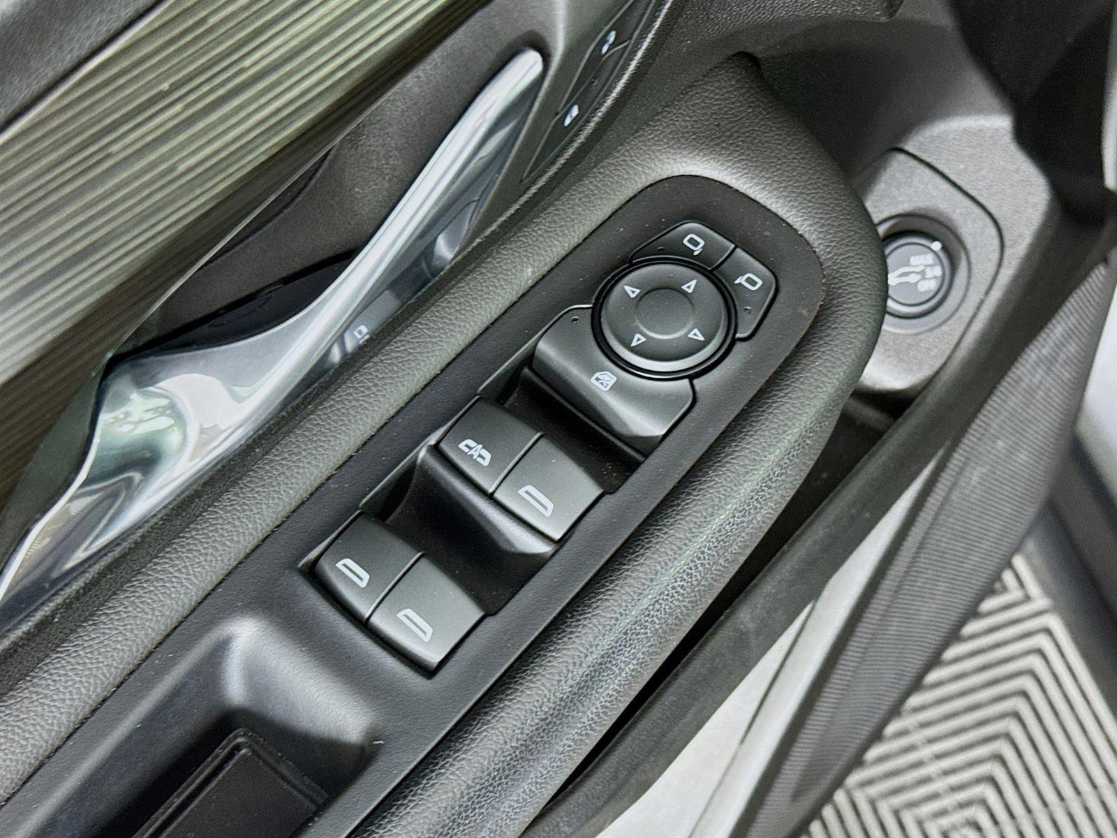 Certified 2023 GMC Terrain SLE w/ Driver Convenience Package image 18