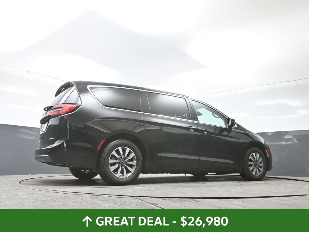 Used 2024 Chrysler Pacifica Select image 51