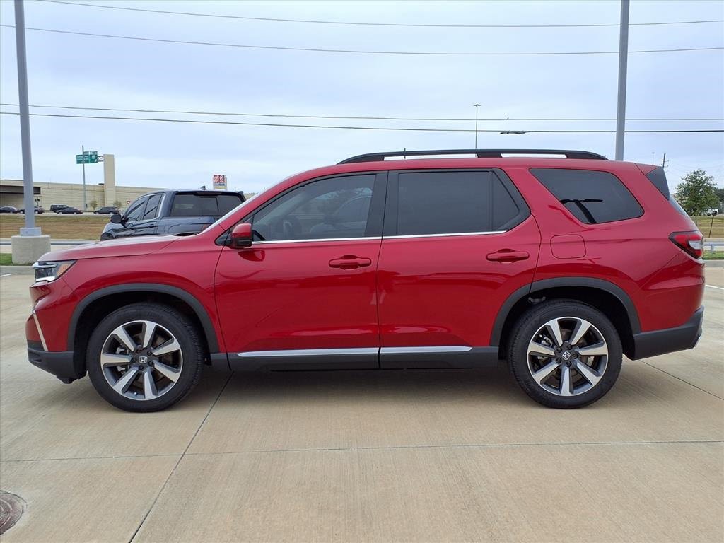 Used 2025 Honda Pilot Touring image 3