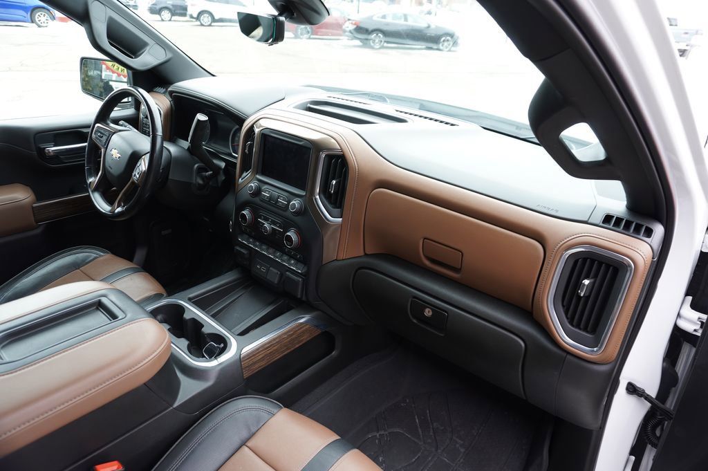 Used 2022 Chevrolet Silverado 1500 High Country w/ Technology Package image 9