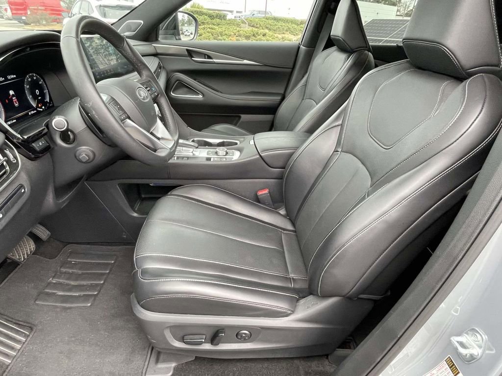 Used 2025 INFINITI QX60 Luxe w/ Black Edition image 14