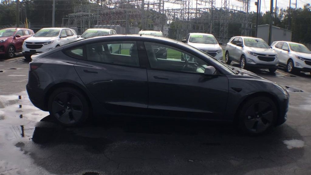 Used 2023 Tesla Model 3 Standard Range image 9