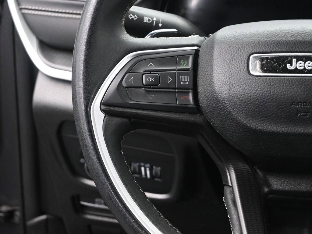 Used 2024 Jeep Grand Cherokee Laredo image 30